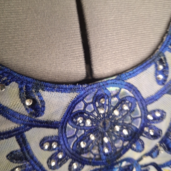 dressbarn Embroidered Blue & White Scoop Neck Tunic With Rhinestones Size 1X - Picture 4 of 8